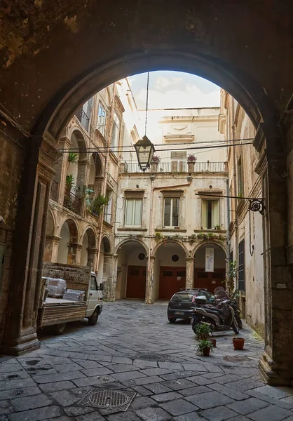 Неаполь Італія Жовтня 2019 Вид Подвір Історичному Районі Spaccanapoli Неаполя — стокове фото