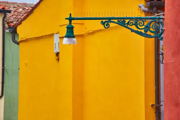 Burano Νησί Παραδοσιακά Πολύχρωμα Τείχη Της Κοινής Παλιά Σπίτια Και — Φωτογραφία Αρχείου