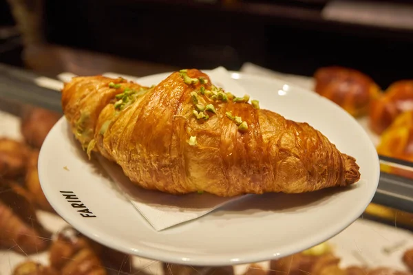 Des Croissants Frais Savoureux Sur Comptoir Ferme Focus Sélectif — Photo