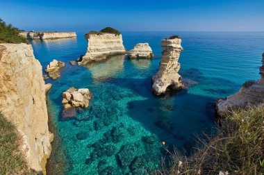 Torre Sant Andrea, kayalık plaj in Puglia, İtalya