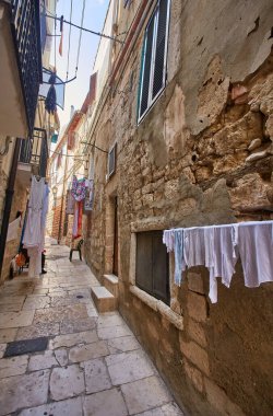Barletta sokak evleri şehrin eski bir parçası, Puglia, İtalya