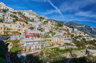 İtalya 'nın ünlü amalfi kıyısındaki Positano kasabasıyla güzel bir manzara.