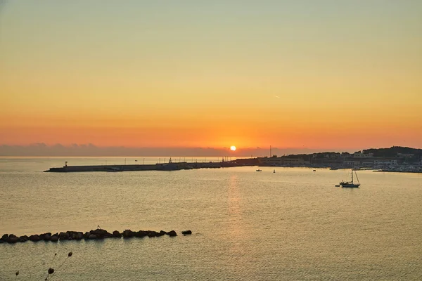 Otranto 'nun gün batımındaki panoramik manzarası, İtalya