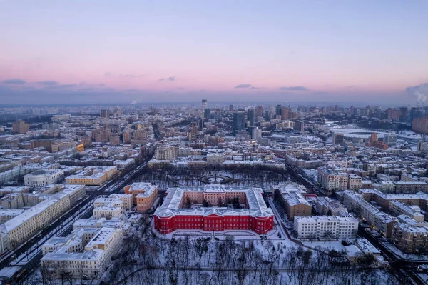 Panoramiczny Widok Powietrza Zimowego Miasta Kijów Pokryte Śniegiem — Zdjęcie stockowe