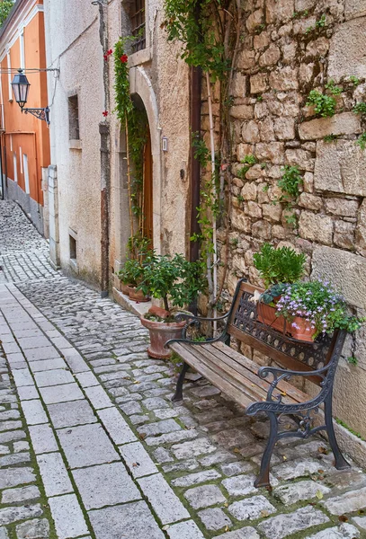 Buonalbergo, İtalya. Depremden sonra yeniden inşa edilen bir İtalyan köyüne yolculuk..