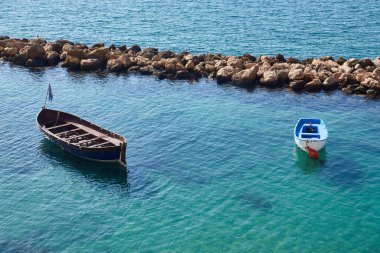 Taranto, Puglia, İtalya 'daki eski balıkçı teknelerine genel bakış