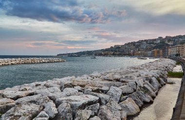 Napoli şehir ve Napoli Körfezi Doğu bölümünün görünümünü. İtalya.