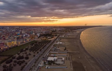 Hava aracı görüntüsü, Castello Svevo, Trani bölgesi, Barletta Apulia İtalya