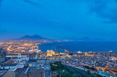 Geceleri Napoli'nin panoramik manzara manzarası, Campania, İtalya