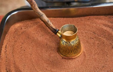 Türk kahvesi Türk kumu ile hazırlandı