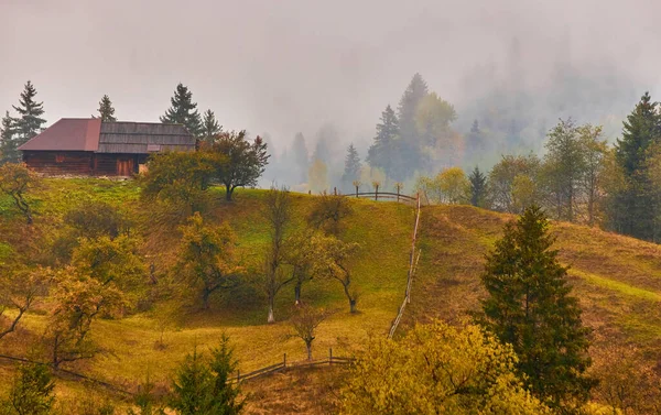 Autumn Morning Mountains Serene Village Valley Surrounded Majestic Peaks Colorful — Stock Photo, Image