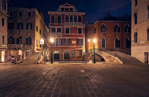 Die Wunderschöne Architektur Venedigs Italien Bei Nacht Mit Einer Kleinen — Stockfoto