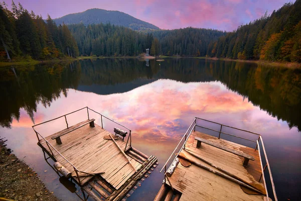 Immerse Yourself Breathtaking Beauty Carpathian Mountains Autumn Captivating Synevir Lake — Stock Photo, Image