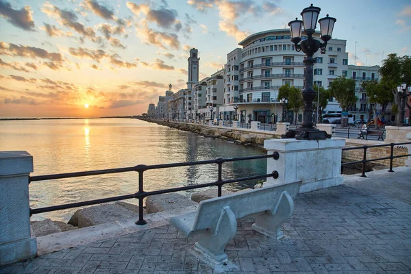 Brzegiem Morza Bari Kolorowe Niesamowity Zachód Słońca Widok Wybrzeże Miasto Obraz Stockowy
