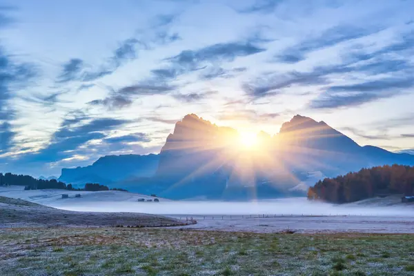 Bela Luz Manhã Sobre Picos Montanha Langkofel Alpe Siusi Itália Imagens Royalty-Free