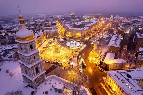 Kyjevě Ukrajině Rozzářil Hlavní Vánoční Stromek Ukrajiny Zimní Večer Městě Royalty Free Stock Obrázky