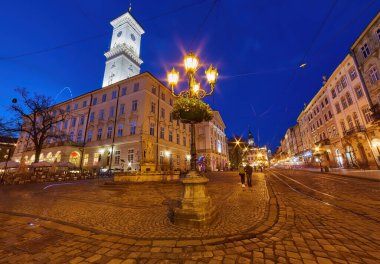 Akşamları yükseklerden eski şehir merkezi, Lvov, Ukrayna