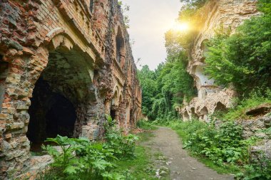 Tarakanov Kalesi en alışılmadık savunma binasıdır ve Batı Ukrayna, Dubno 'da görülmesi gerekendir.