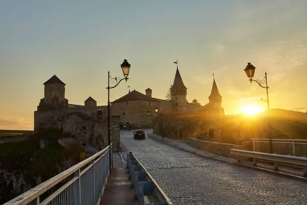 Ukrayna 'daki Kamianet-Podilskyi Kalesi tarihi eserlerden biridir..