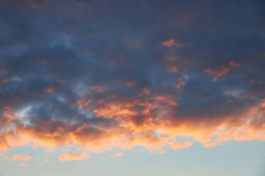 Gökyüzünün arka planı, gökyüzü renklidir..