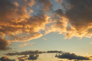 Arka plan için Panorama günbatımı gökyüzü ya da sabah gökyüzü ve bulutu.