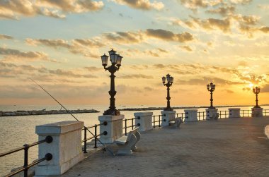 Sabah Bari rıhtımı, Puglia, İtalya.