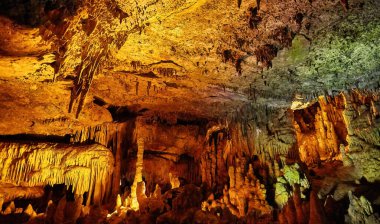 castellana grotte, İtalya eyâletinde bulunan olağanüstü karstik Mağarası sistem castellana mağaralar vardır