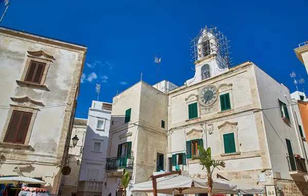 Polignano al mare - doğa manzaralı küçük bir kasaba olan puglia, İtalya