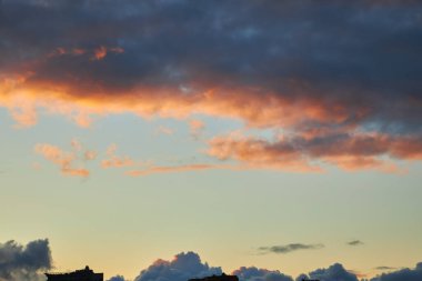 Arka plan için Panorama günbatımı gökyüzü ya da sabah gökyüzü ve bulutu.