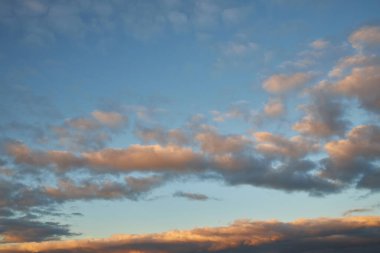 Arka plan için Panorama günbatımı gökyüzü ya da sabah gökyüzü ve bulutu.