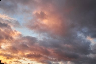 Arka plan için Panorama günbatımı gökyüzü ya da sabah gökyüzü ve bulutu.