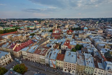 Ukrayna 'daki katolik katedralin manzarası, Lviv şehrinin panoramik manzarası.