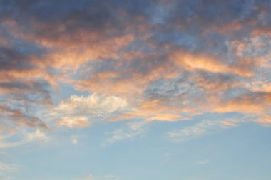 Arka plan için Panorama günbatımı gökyüzü ya da sabah gökyüzü ve bulutu.