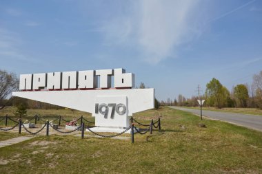 1970 yılında Çernobil Yasaklama Bölgesi 'nde kurulan Pripyat, Ukrayna' nın ikonik giriş işareti.