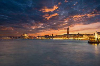 Ve San Marco Palace Ducate gün batımında, Venedik, İtalya