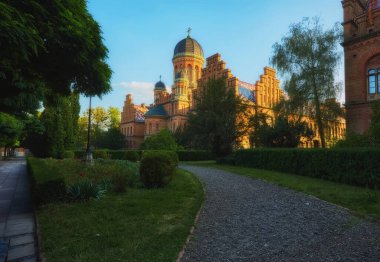 Chernivtsi Ulusal Üniversitesi, Ukrayna 'nın Chernivtsi şehrinde Bukovinian ve Dalmaçyalı Metropolitanların Evi