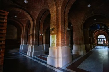 Chernivtsi Ulusal Üniversitesi, Ukrayna 'nın Chernivtsi şehrinde Bukovinian ve Dalmaçyalı Metropolitanların Evi