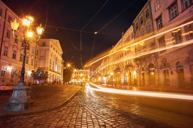 Sahil park parça turizm sezonu sonunda yağmurda.