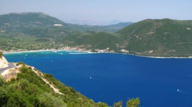 Yaz mevsiminde Vasiliki Limanı