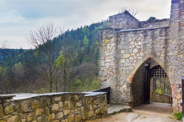 德国中世纪奥本城堡和修道院的入口大门 — 图库照片