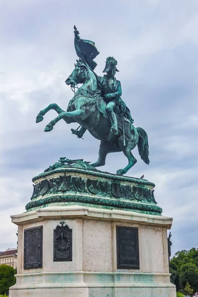 Άγαλμα Του Έφιππου Αρχιδούκα Κάρολου Στην Πλατεία Heldenplatz Στη Βιέννη — Φωτογραφία Αρχείου