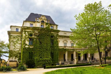 Polonya 'nın Wroclaw kentindeki Old Town Garden' ın yanındaki Kukla Tiyatrosu (Teatr Lalek)