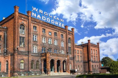 Yazın Wroclaw Polonya 'daki Nadodrze tren istasyonu