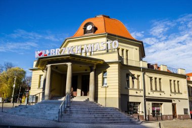 Walbrzych, Polonya, 17 Kasım 2022. Yazın Walbrzych Town Polonya tren istasyonu