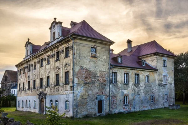 Πρόσοψη Του Ιστορικού Παλατιού Ocice Κοντά Boleslawiec Πολωνία — Φωτογραφία Αρχείου
