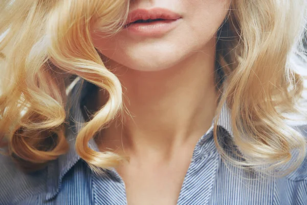 Close View Blond Woman Curly Hair — Stock Photo, Image