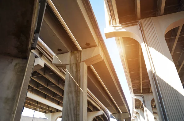 Під Шосе Міст Сонячним Світлом Ліцензійні Стокові Фото