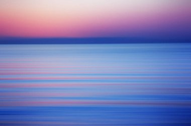 Mavi ve mor tonlu hareket mavisi gölet