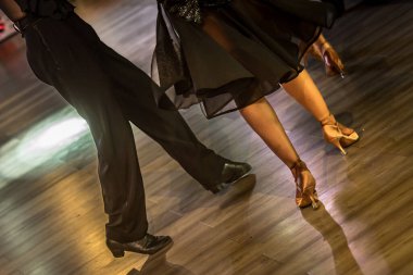 Dans pistinde dans eden çift