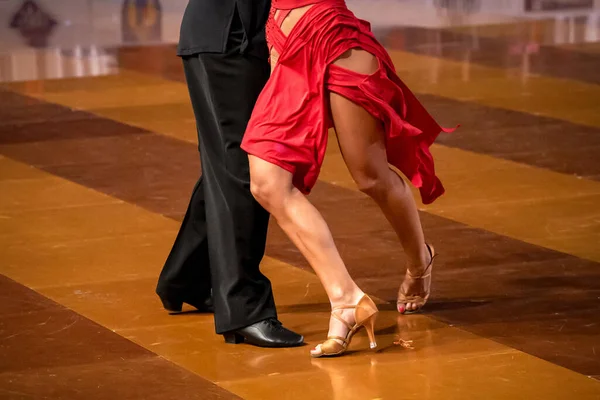 Couple Danse Une Danse Latine Les Jambes Couple Dansant — Photo